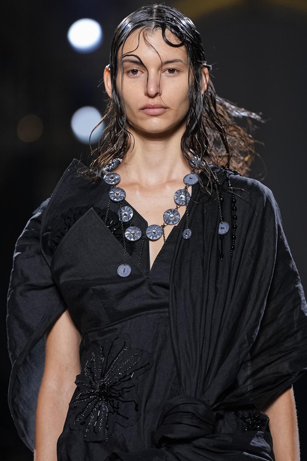 ヨウジヤマモト(Yohji Yamamoto) 2026年春夏ウィメンズコレクション  - 写真101