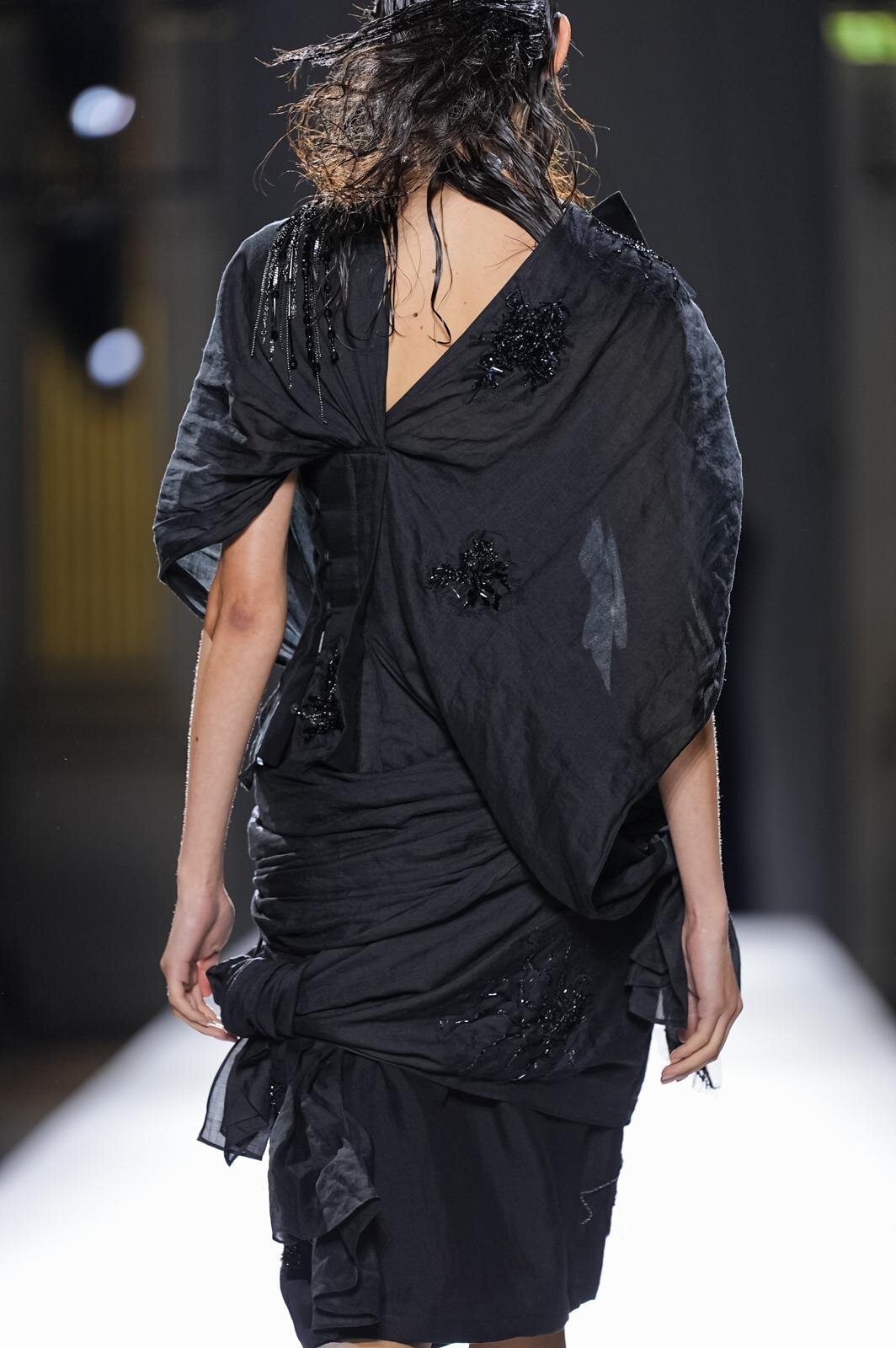 ヨウジヤマモト(Yohji Yamamoto) 2026年春夏ウィメンズコレクション  - 写真103