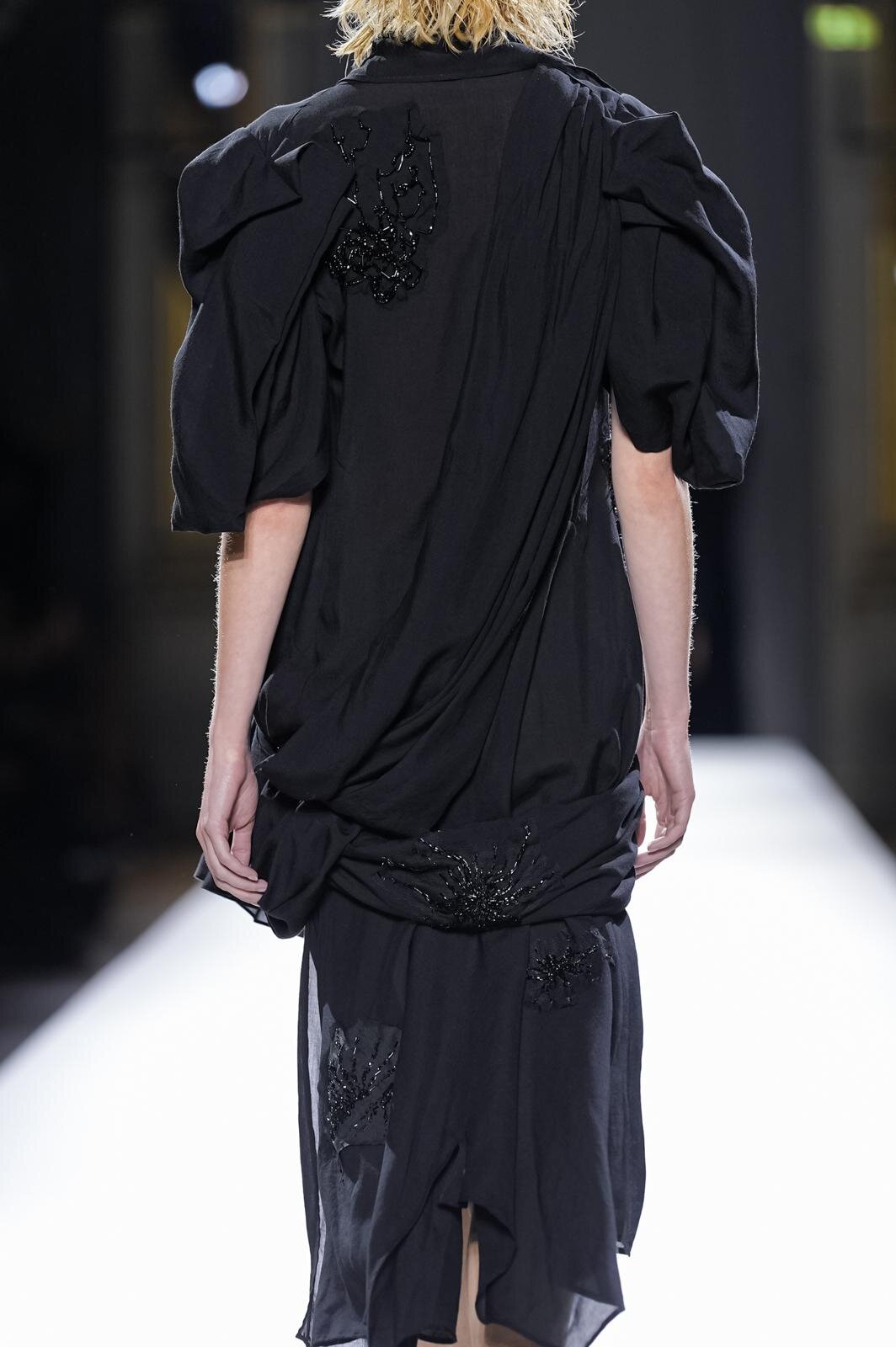ヨウジヤマモト(Yohji Yamamoto) 2026年春夏ウィメンズコレクション  - 写真107