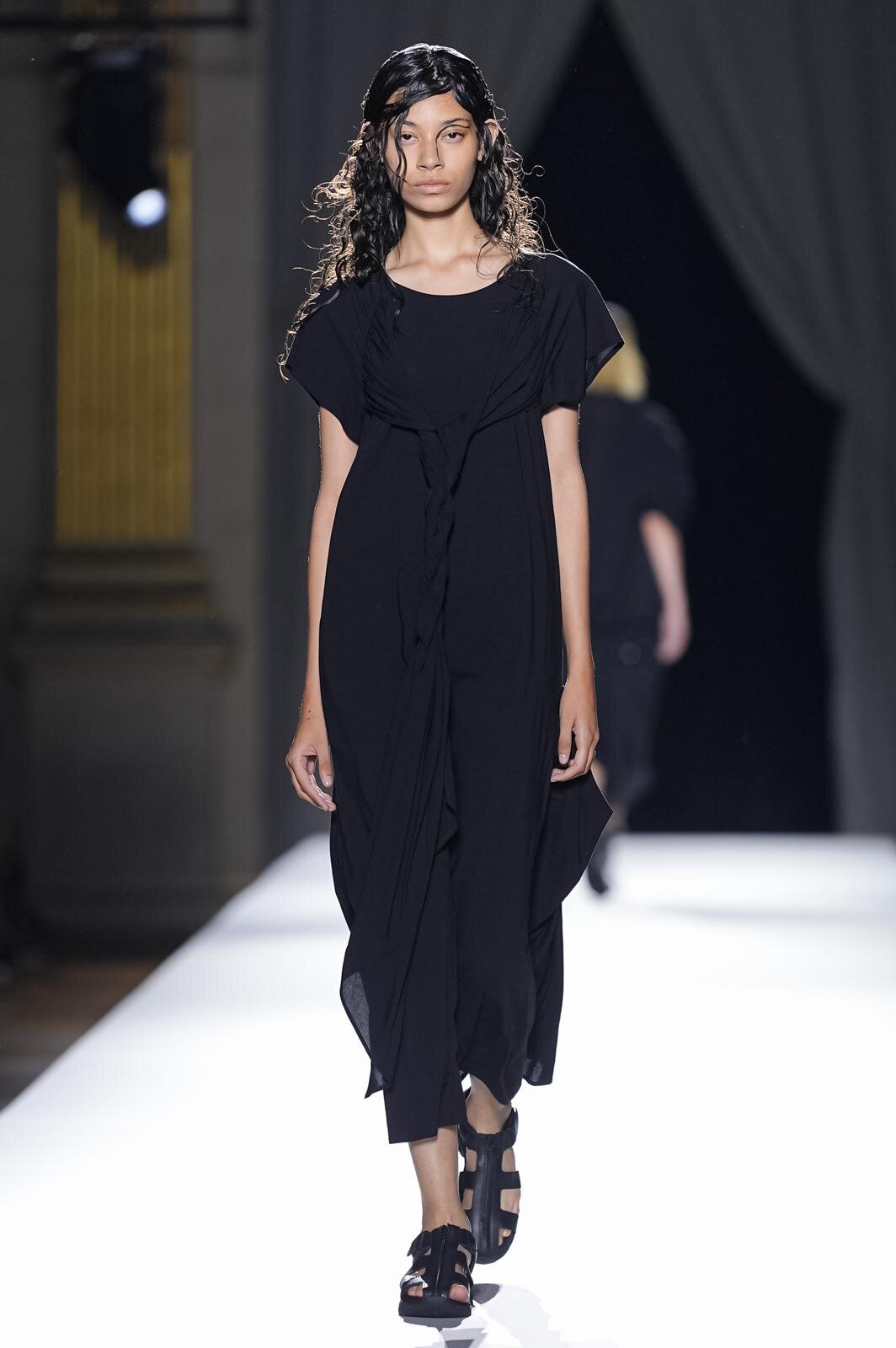 ヨウジヤマモト(Yohji Yamamoto) 2026年春夏ウィメンズコレクション  - 写真108
