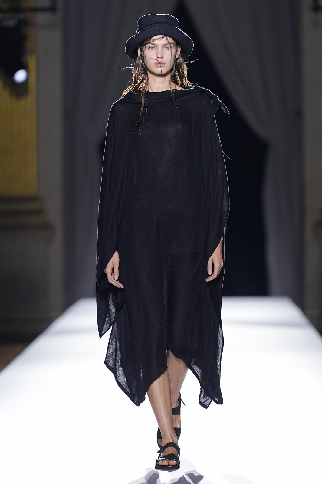 ヨウジヤマモト(Yohji Yamamoto) 2026年春夏ウィメンズコレクション  - 写真109