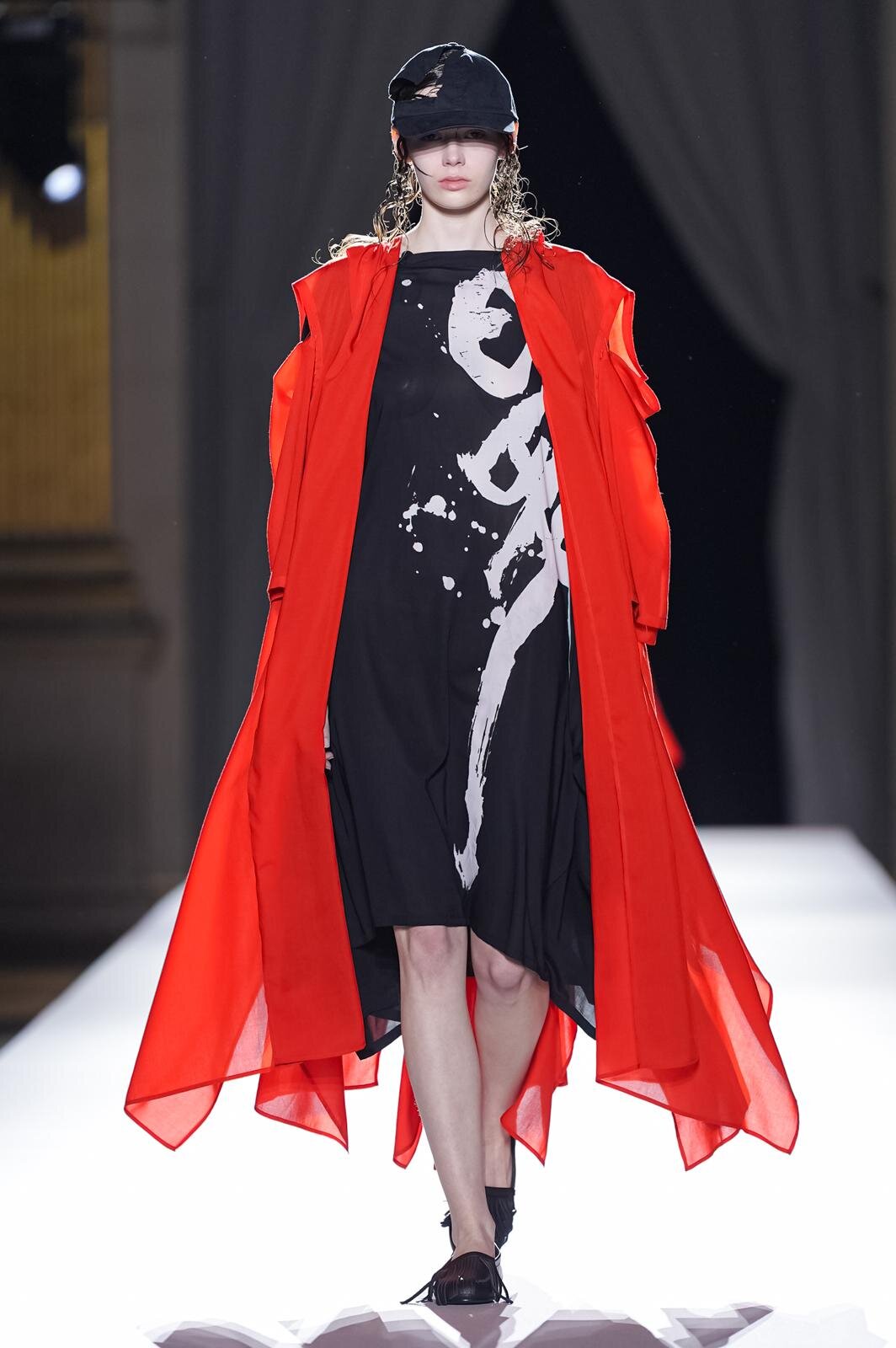ヨウジヤマモト(Yohji Yamamoto) 2026年春夏ウィメンズコレクション  - 写真111
