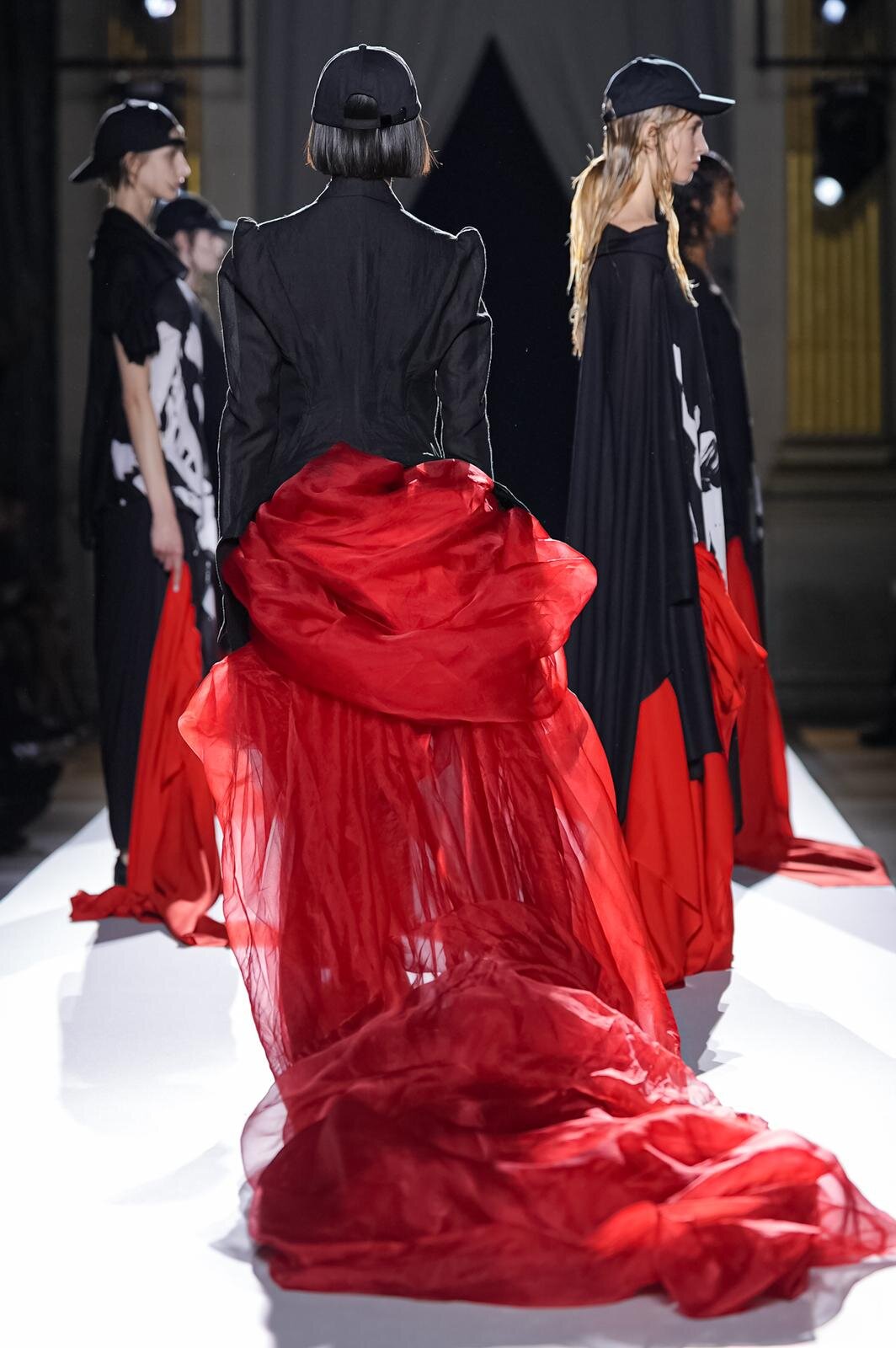 ヨウジヤマモト(Yohji Yamamoto) 2026年春夏ウィメンズコレクション  - 写真118