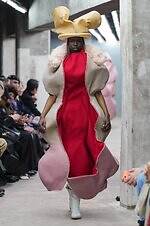 コム デ ギャルソン 26年春夏コレクション - ナチュラルで温かな安らぎ｜写真1