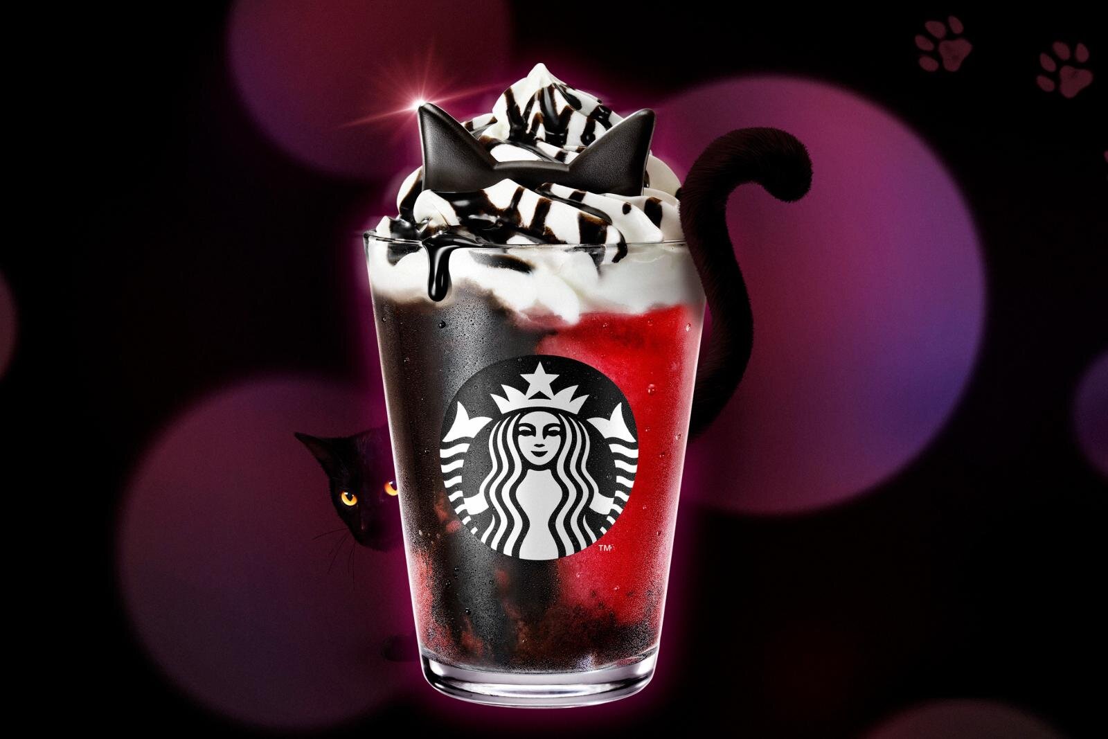 スターバックス“いたずら黒猫”のハロウィン限定「アサイー ベリー フラペチーノ」ザクッとクランチ入り
