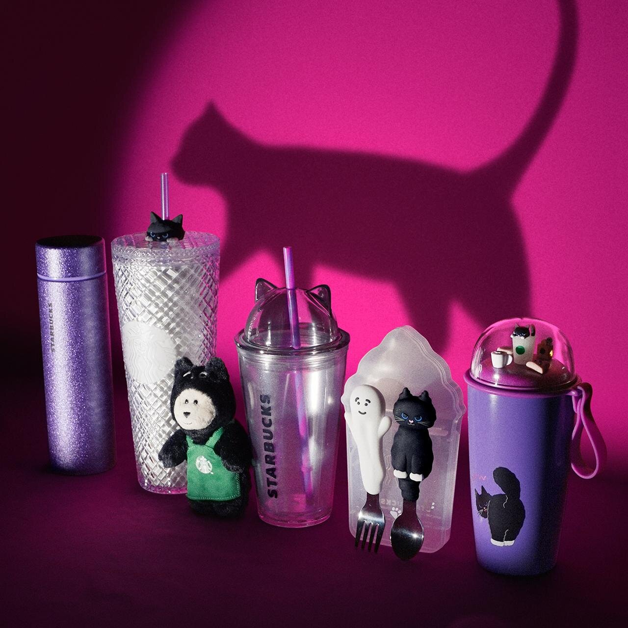 スターバックス「いたずら黒猫」主役の25年ハロウィングッズ、黒猫フィギュア付きタンブラーや立体マグ
