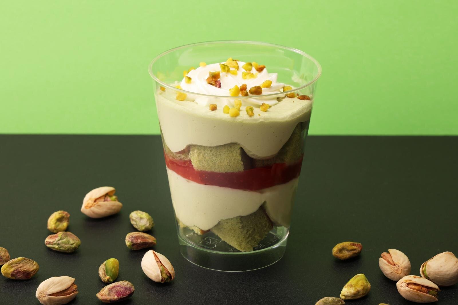 ピスタチオスイーツ｜ローソン×ザ・キャピトルホテル 東急監修スイーツ、濃厚ピスタチオパフェやアップルクランブル