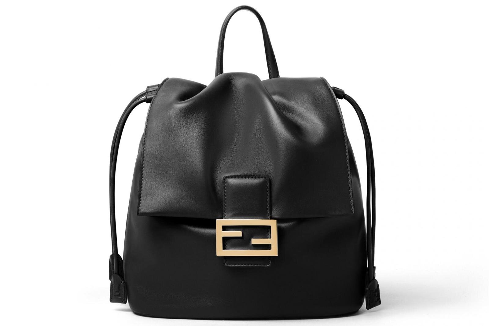 フェンディ“柔らかシェイプ”の2WAYバックパック、しなやかな軽量レザーやファー素材