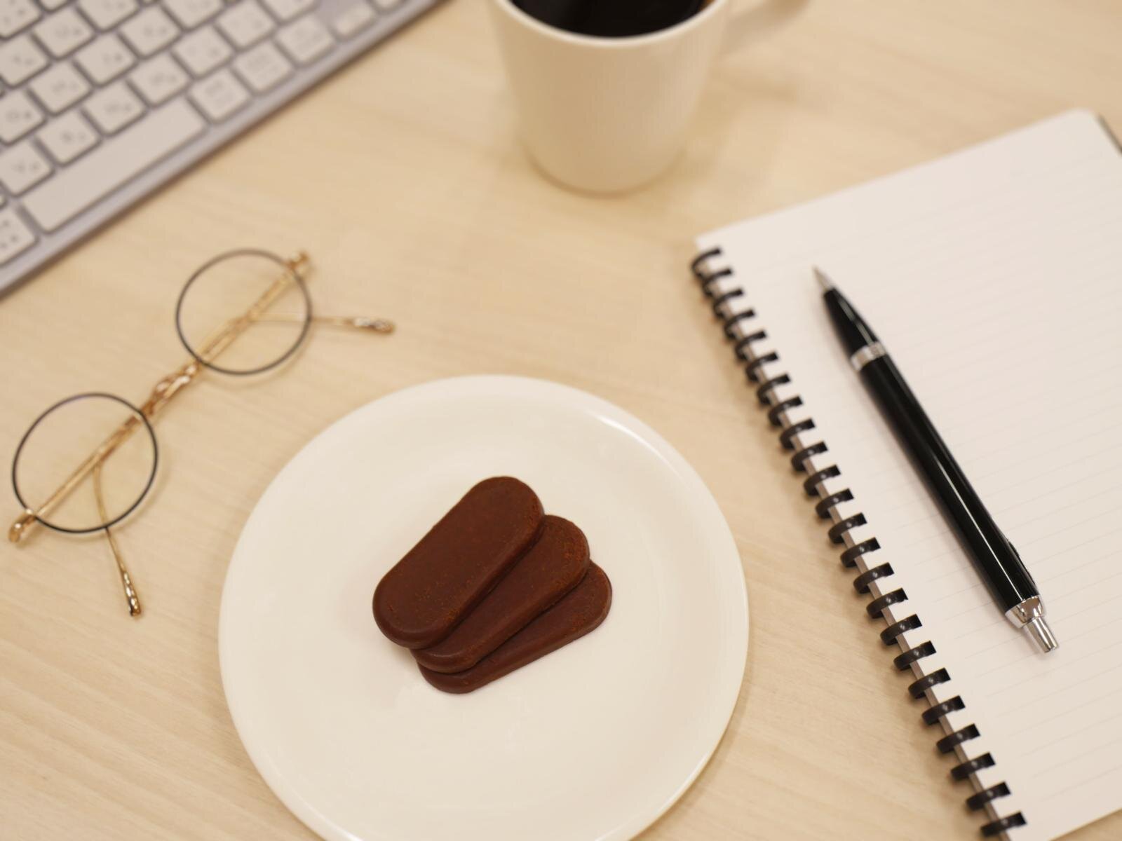 明治「生のときしっとりミルク」“まるで生チョコ？”口の中でゆっくり溶けゆく濃密な新食感｜写真3