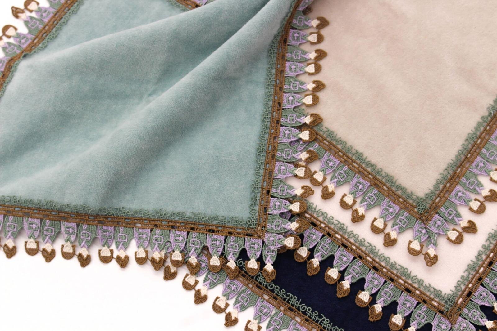 きものやまと×近沢レース店のタオルハンカチ、“きものガール”のレースを装飾