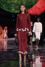 シャネル 2026年春夏ウィメンズコレクション - マチュー・ブレイジーが表現する”シャネルの宇宙”｜写真24