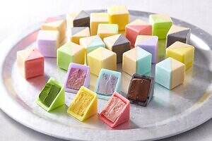亀屋万年堂“和風ボンボンチョコ”「東京もなか」キューブ型のカラフル最中皮×いちごや抹茶などチョコレート