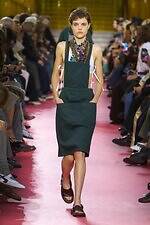 ミュウミュウ 2026年春夏コレクション - エプロンが映し出す働く女性像｜写真2