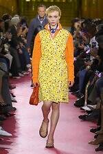 ミュウミュウ 2026年春夏コレクション - エプロンが映し出す働く女性像｜写真10