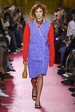 ミュウミュウ 2026年春夏コレクション - エプロンが映し出す働く女性像｜写真13