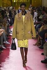 ミュウミュウ 2026年春夏コレクション - エプロンが映し出す働く女性像｜写真16