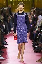 ミュウミュウ 2026年春夏コレクション - エプロンが映し出す働く女性像｜写真17