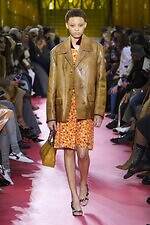 ミュウミュウ 2026年春夏コレクション - エプロンが映し出す働く女性像｜写真18