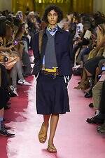 ミュウミュウ 2026年春夏コレクション - エプロンが映し出す働く女性像｜写真23