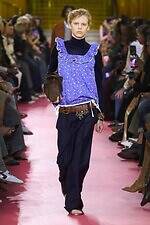 ミュウミュウ 2026年春夏コレクション - エプロンが映し出す働く女性像｜写真25