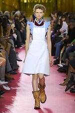 ミュウミュウ 2026年春夏コレクション - エプロンが映し出す働く女性像｜写真32