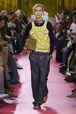 ミュウミュウ 2026年春夏コレクション - エプロンが映し出す働く女性像｜写真34