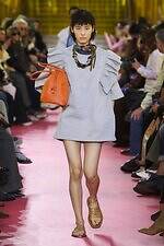 ミュウミュウ 2026年春夏コレクション - エプロンが映し出す働く女性像｜写真35