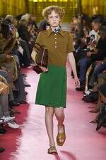 ミュウミュウ 2026年春夏コレクション - エプロンが映し出す働く女性像｜写真43