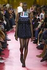 ミュウミュウ 2026年春夏コレクション - エプロンが映し出す働く女性像｜写真52