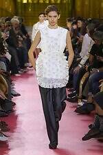 ミュウミュウ 2026年春夏コレクション - エプロンが映し出す働く女性像｜写真53