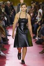 ミュウミュウ 2026年春夏コレクション - エプロンが映し出す働く女性像｜写真64