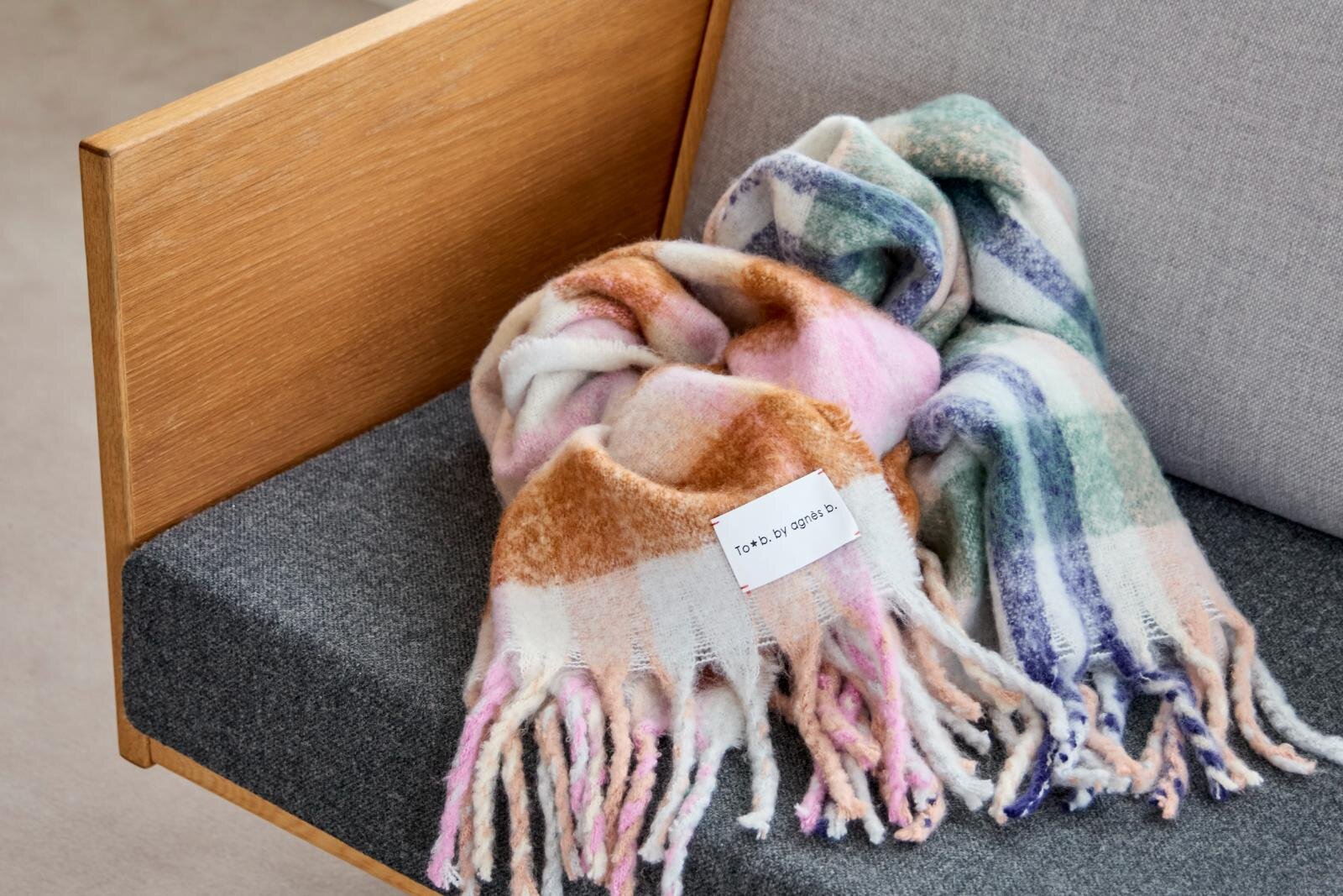 トゥービー バイ アニエスベー、まるで“ジェリービーンズ”カラフルマフラー＆チェック柄マフラー