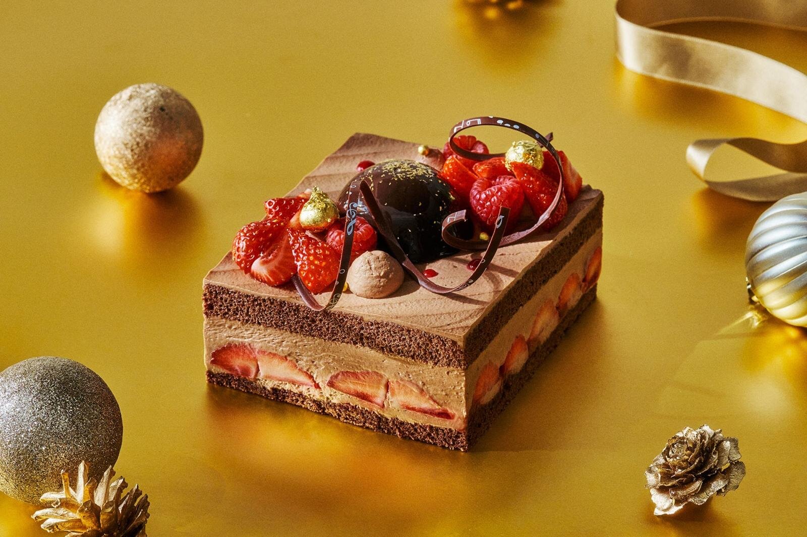 品川プリンスホテル25年クリスマス“トランペットを吹くシロクマ”ケーキ、苺やオレンジなどミニタルト付き｜写真5