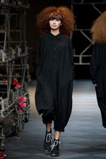 リミ フゥ(LIMI feu)、ブランド10周年のTraceコレクションを披露 -2011春夏コレクション｜写真13