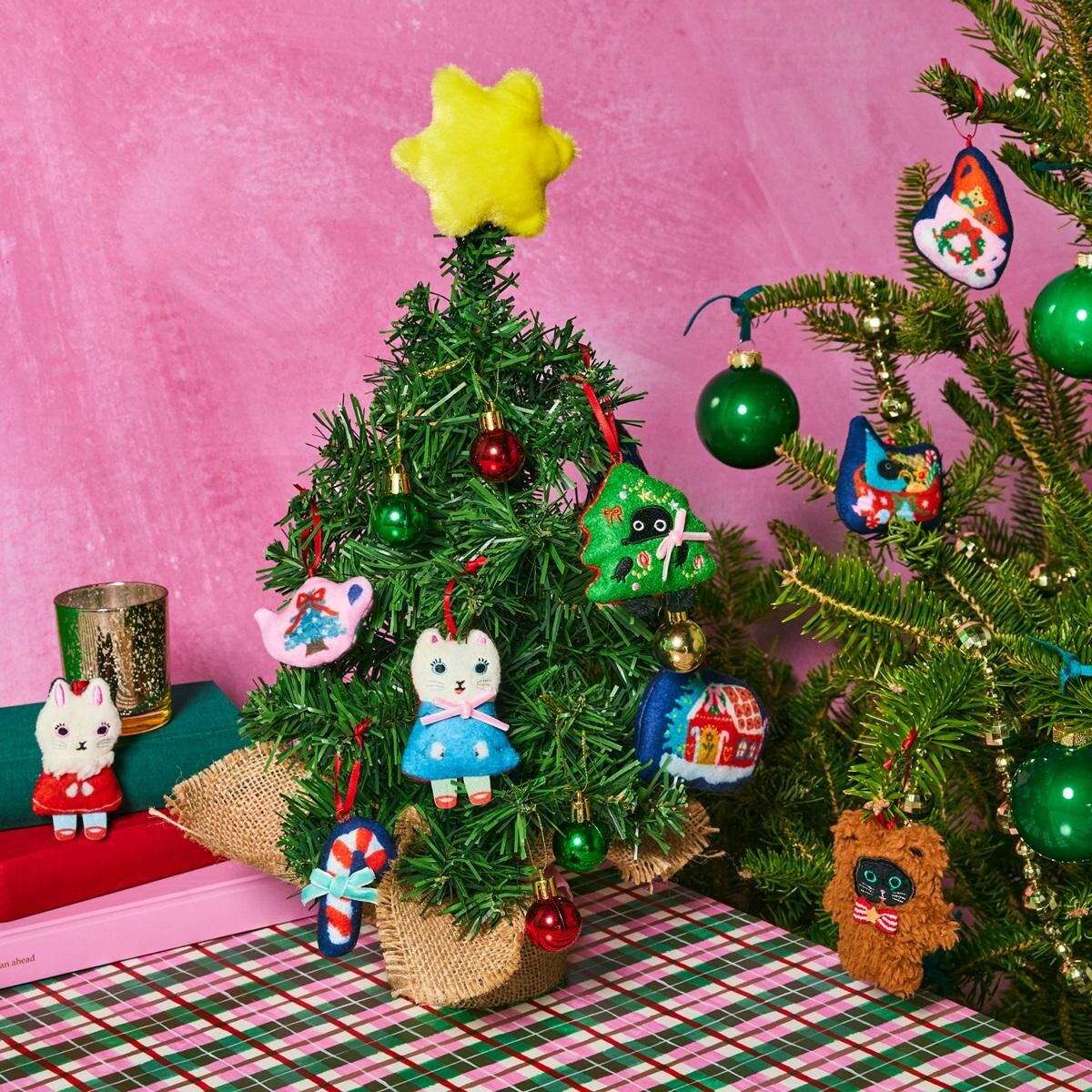 ツリーセット 9,350円、オーナメントセット 4,950円