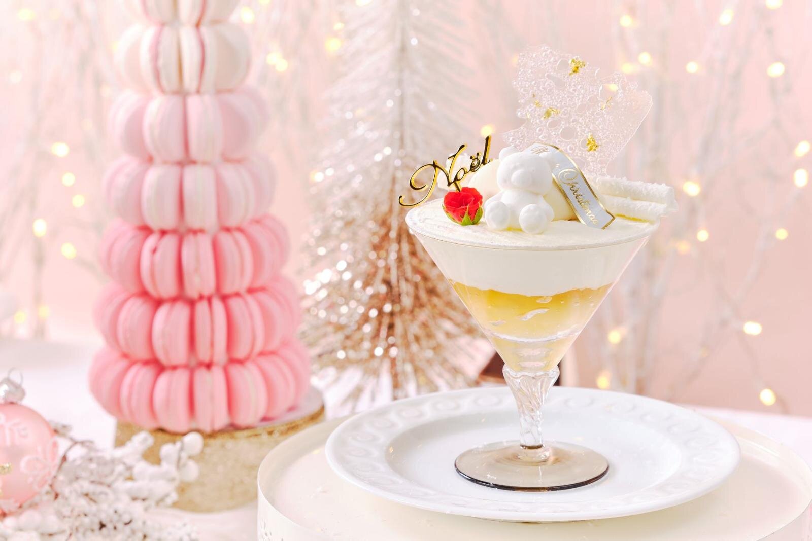ホワイトクリスマスのヨーグルトパフェ 1,800円※サービス料15％込。