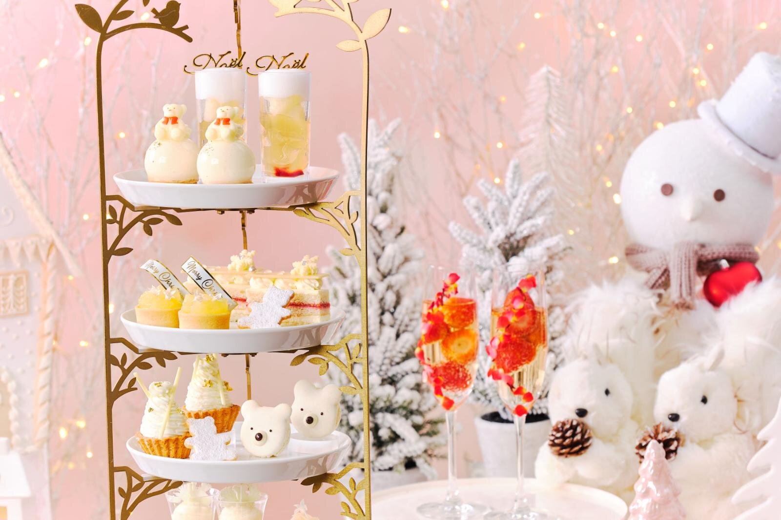 「ホワイトベアのクリスマスアフタヌーンティー」白くまマカロンやツリー型モンブランなど真っ白スイーツ｜写真2