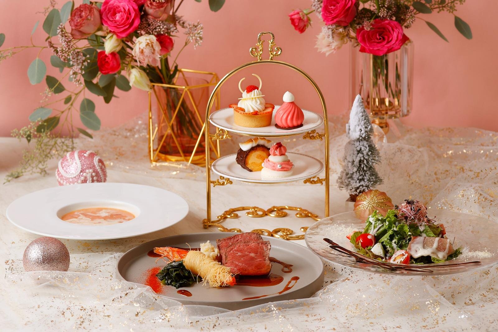ザ ストリングス 表参道「ピンク色」クリスマスアフタヌーンティー、トナカイのホワイトチョコムースなど｜写真7