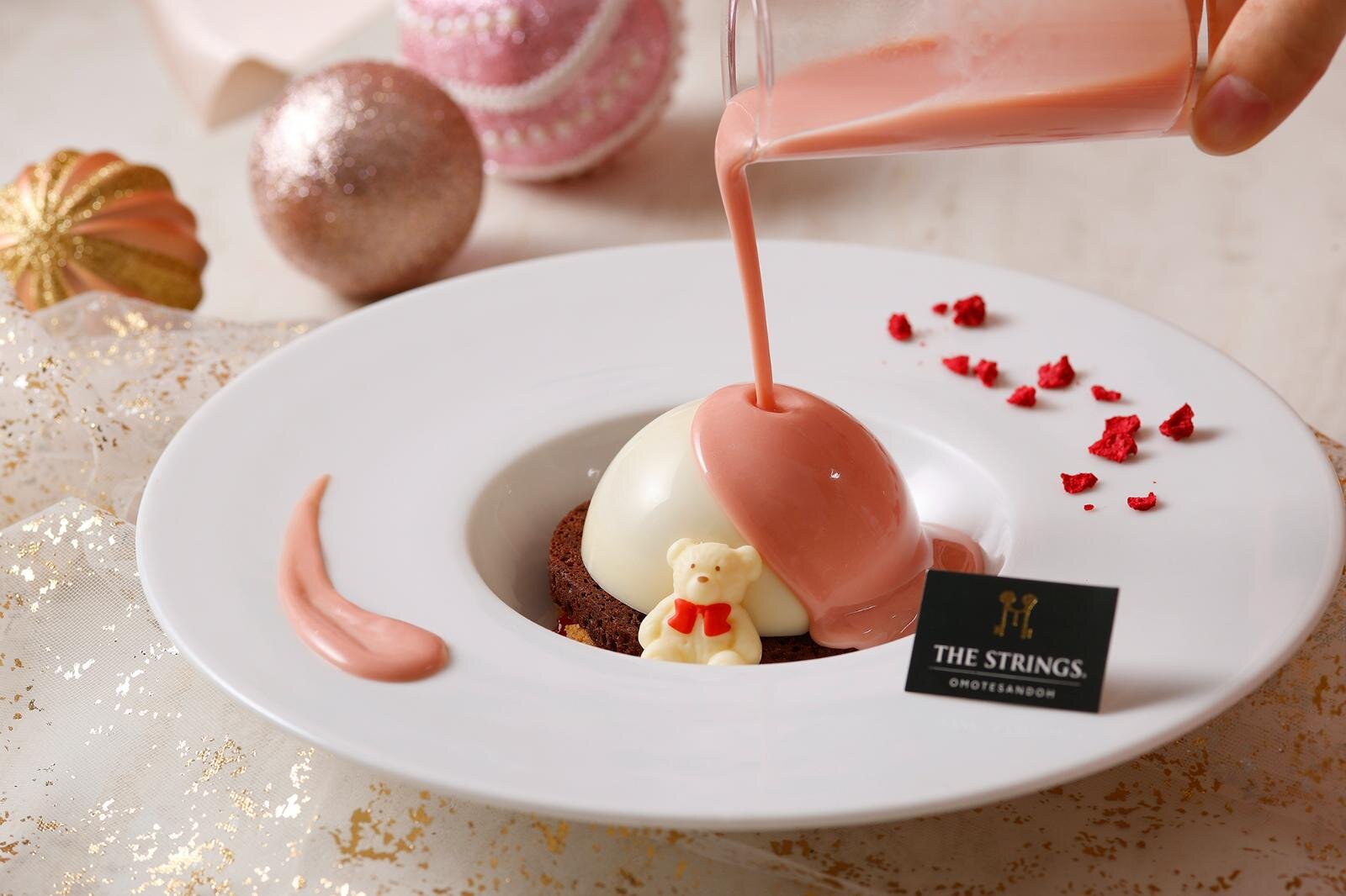 ザ ストリングス 表参道「ピンク色」クリスマスアフタヌーンティー、トナカイのホワイトチョコムースなど｜写真5