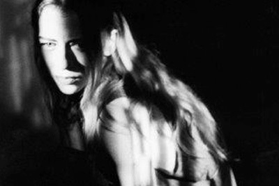 アン ドゥムルメステールの軌跡を辿る書籍 - 20年間のキャリアを紐解く2,000ページ