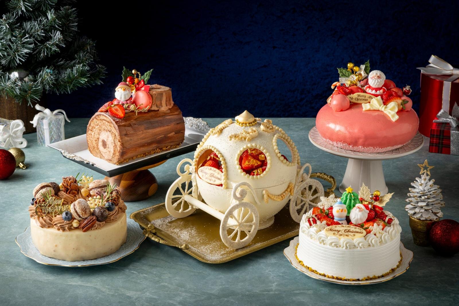ヒルトン東京ベイ25年クリスマス、“煌めく馬車”着想たっぷり苺のショート×クレームダンジュ2層のケーキ