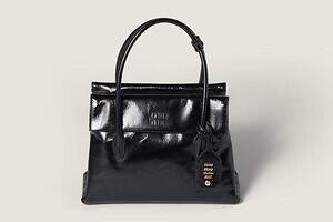 ミュウミュウ“両面ポケット”のハンドバッグ＆ヴィンテージ風レザーの「ボー」