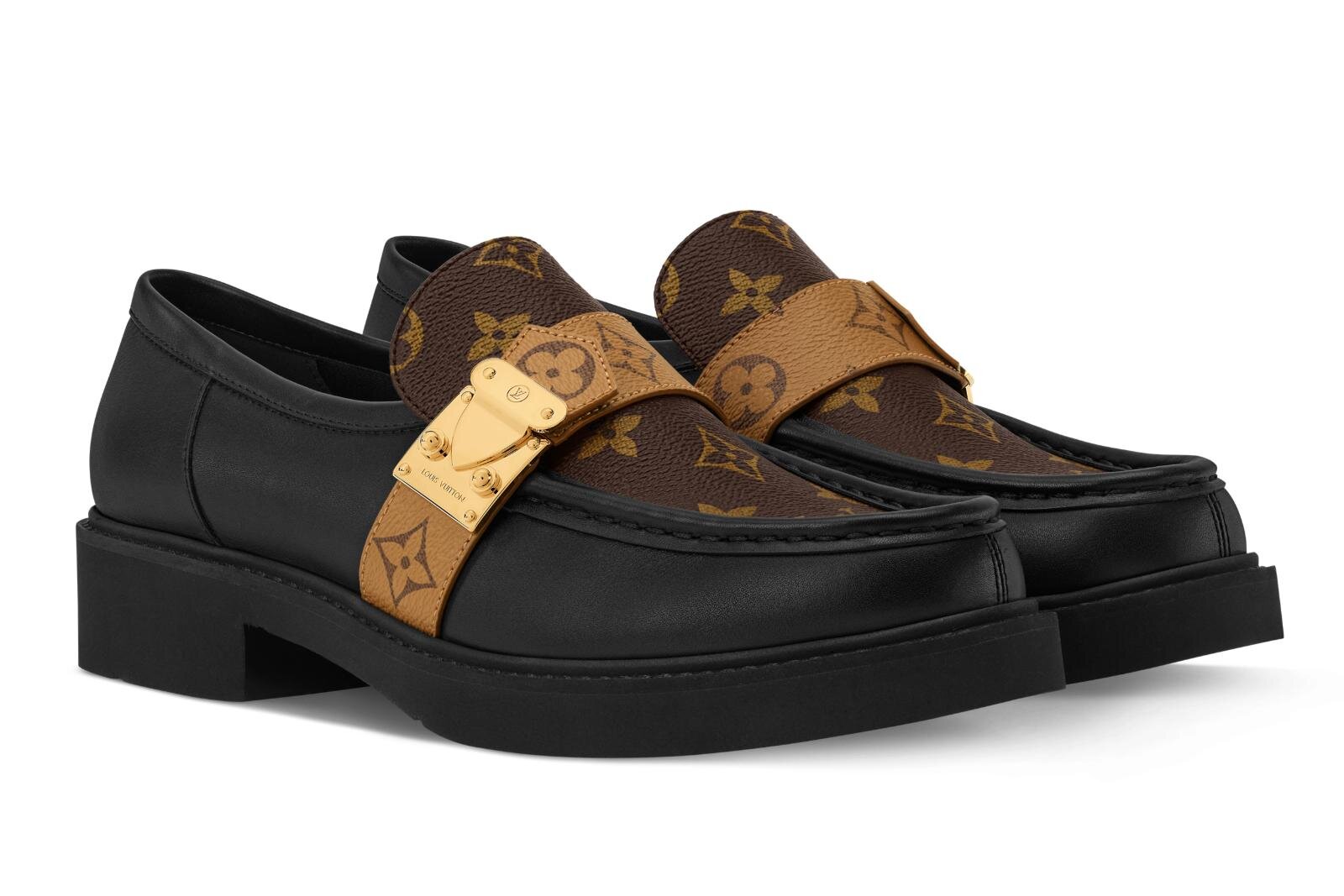 ルイ・ヴィトン“トランクの留め具”着想パーツ付きローファー＆華奢ストラップのパンプス