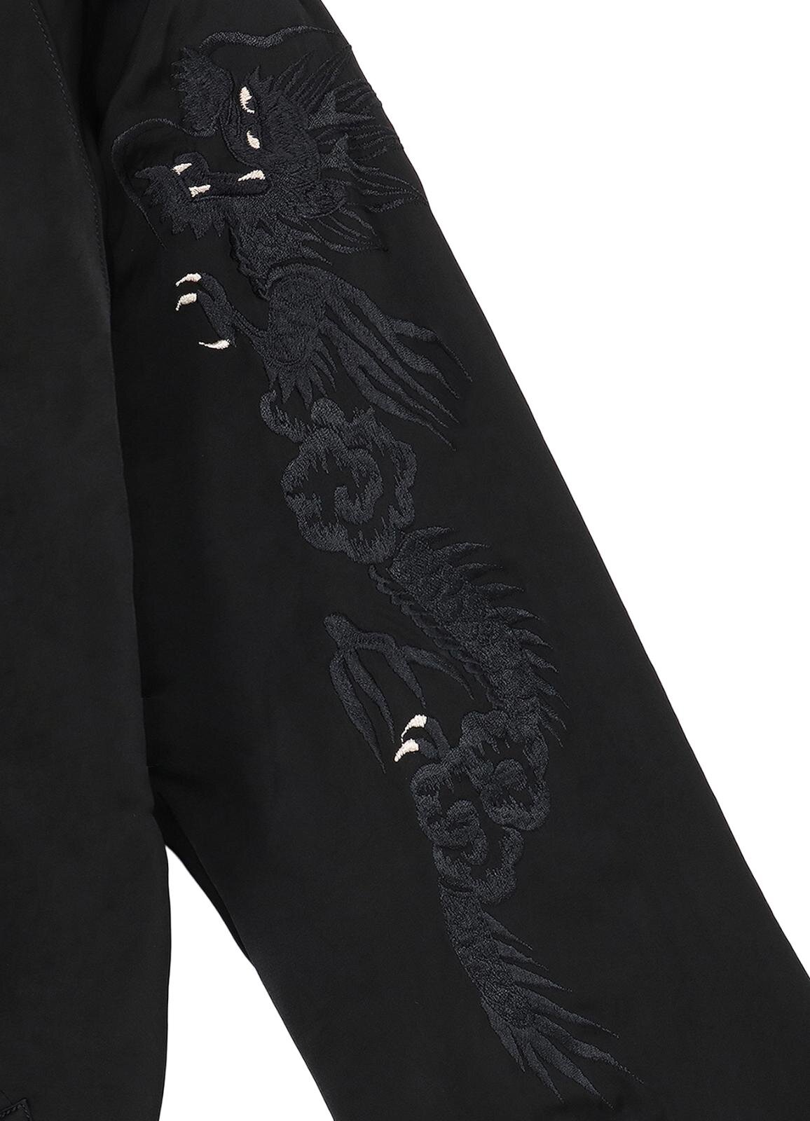 Y's×テーラー東洋のリバーシブルスカジャン、龍の袖刺繍を施した黒＆背中に富士山のオフホワイト｜写真5