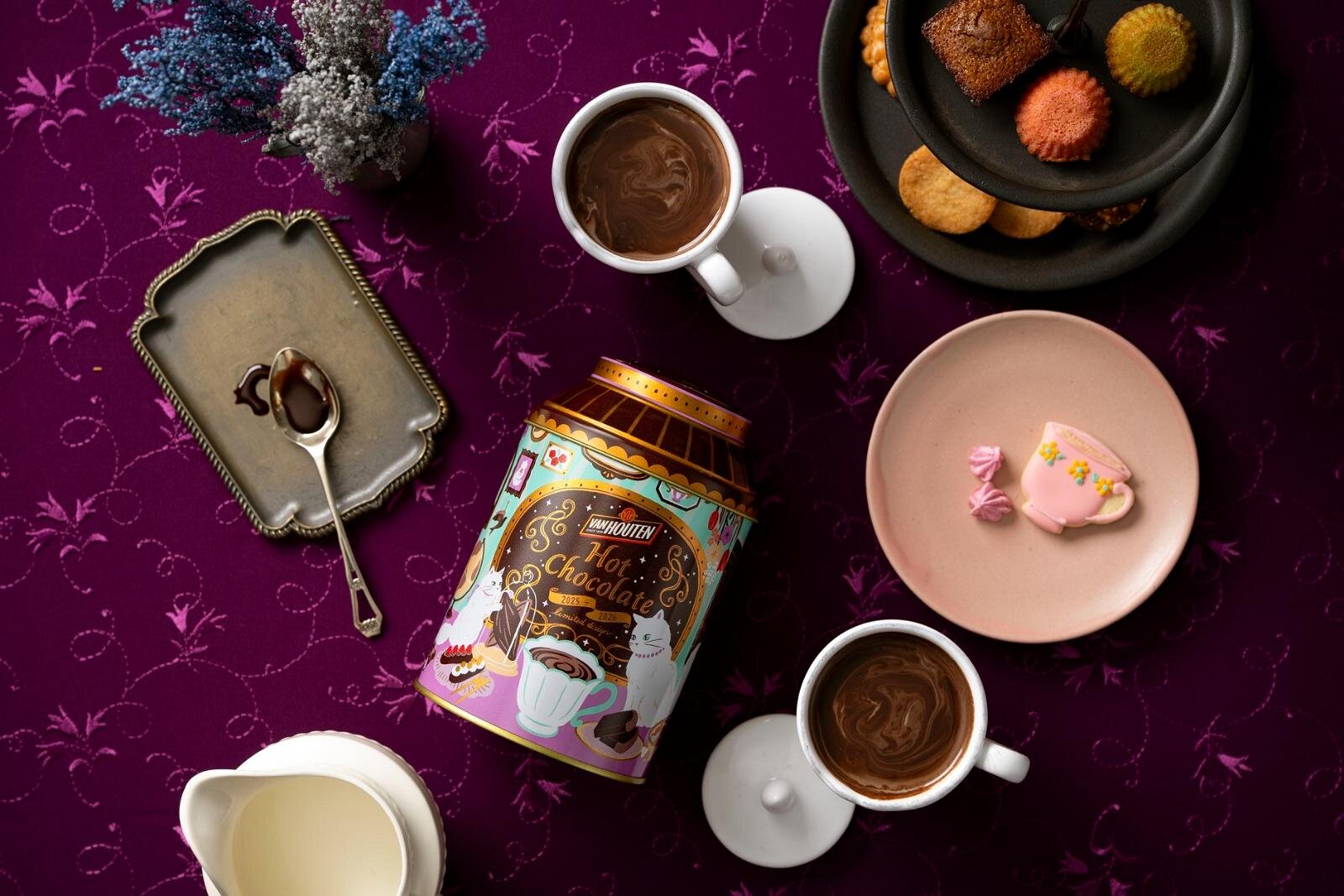 バンホーテンの濃厚ホットチョコレート缶、"白猫"モチーフのクリスマスデザイン｜写真5