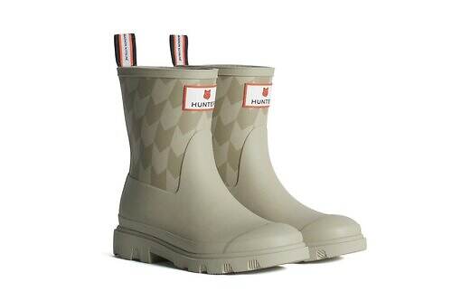 メゾン キツネ×ハンター初コラボ、“フォックスヘッドロゴ”のレインブーツ＆レインコート