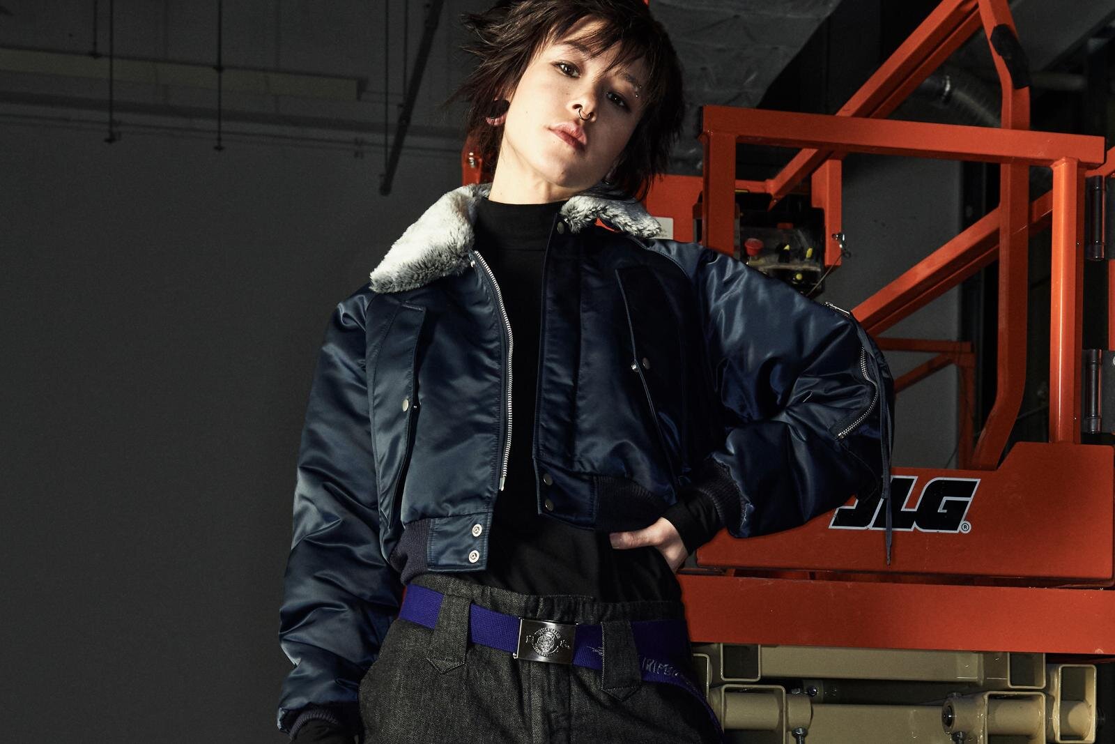 リミ フゥ「寅壱」ボア襟ナイロンブルゾン、ワークウェアをショート丈にアレンジ