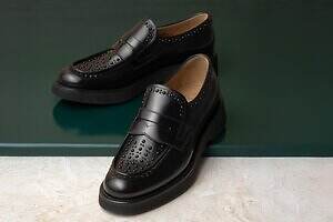 チャーチ“ブラックスタッズ”輝くレザーシューズ「シティライツ」ローファーやメリージェーン