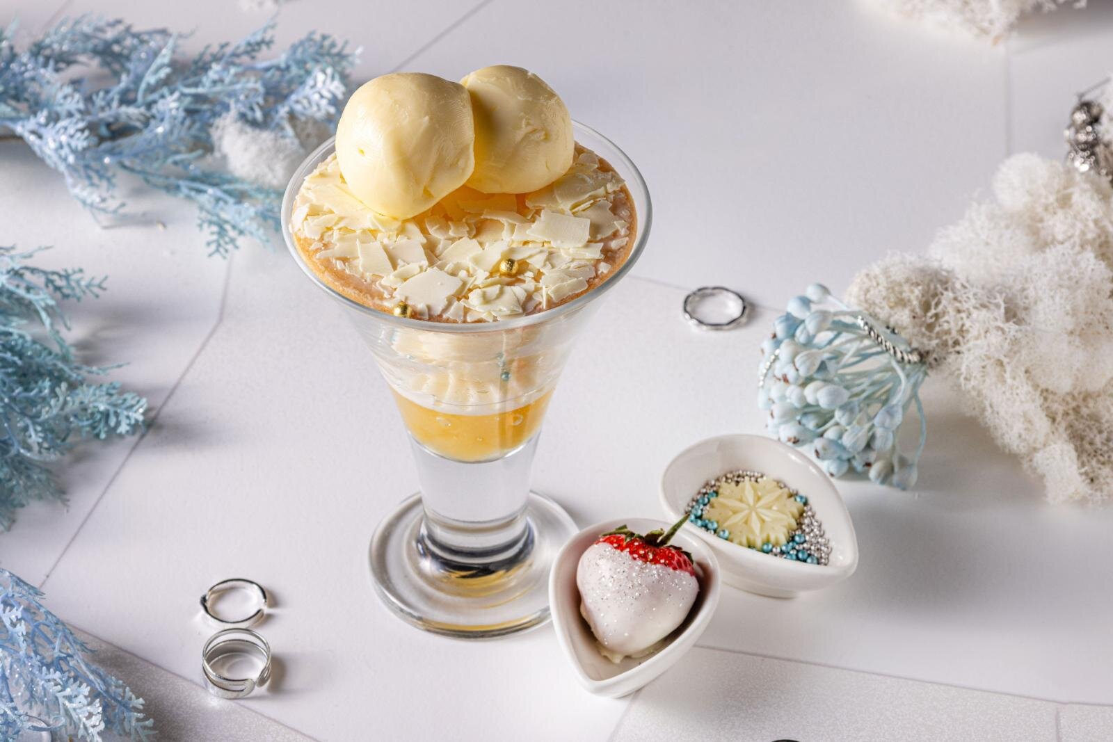 新宿プリンスホテル「ブルー色」クリスマスアフタヌーンティー、プレゼントボックス型ブラウニーなど｜写真4