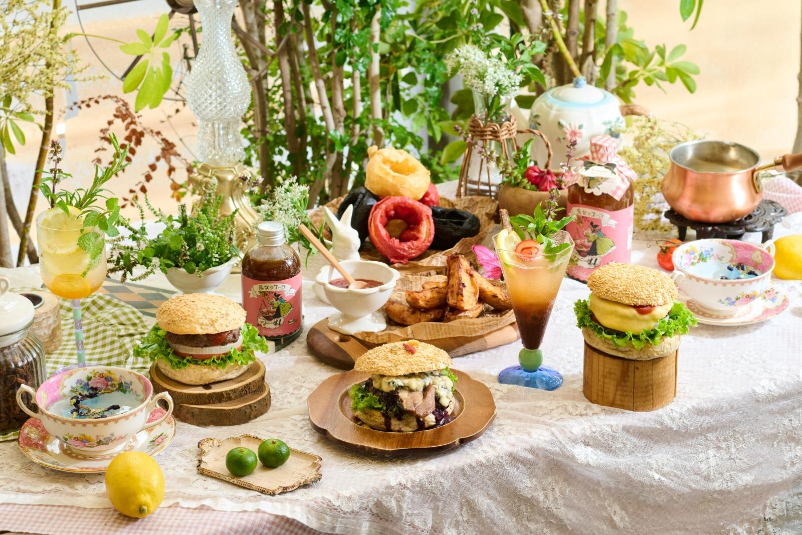 「魔女のちいさな森のハンバーガー」自由が丘でリニューアルオープン、“森の中”で味わう手作りバーガー｜写真1